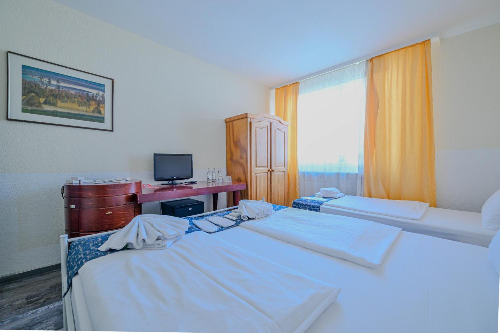 Economy Triple Room with Shared Bathroom,1758519182:JPEG